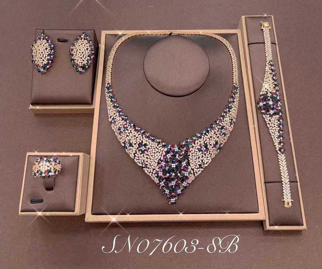 Necklace SN07603-8B