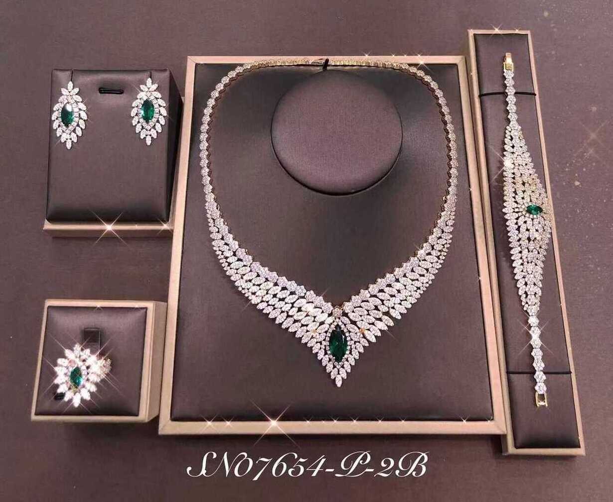 Necklace SN07654-P-2BGREEN
