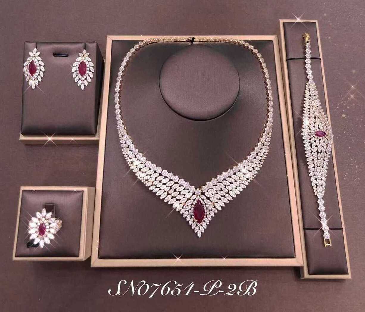 Necklace SN07654-P-2BRED