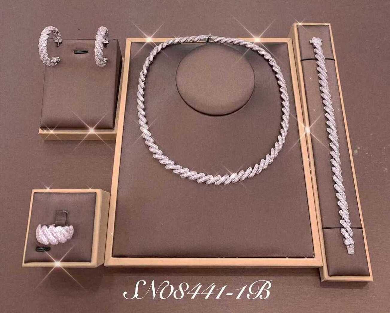 Necklace SN08441-4B