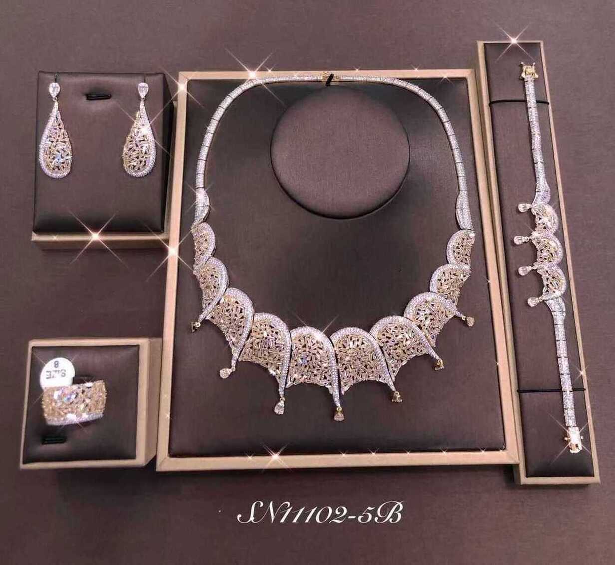 Necklace SN11102-5B