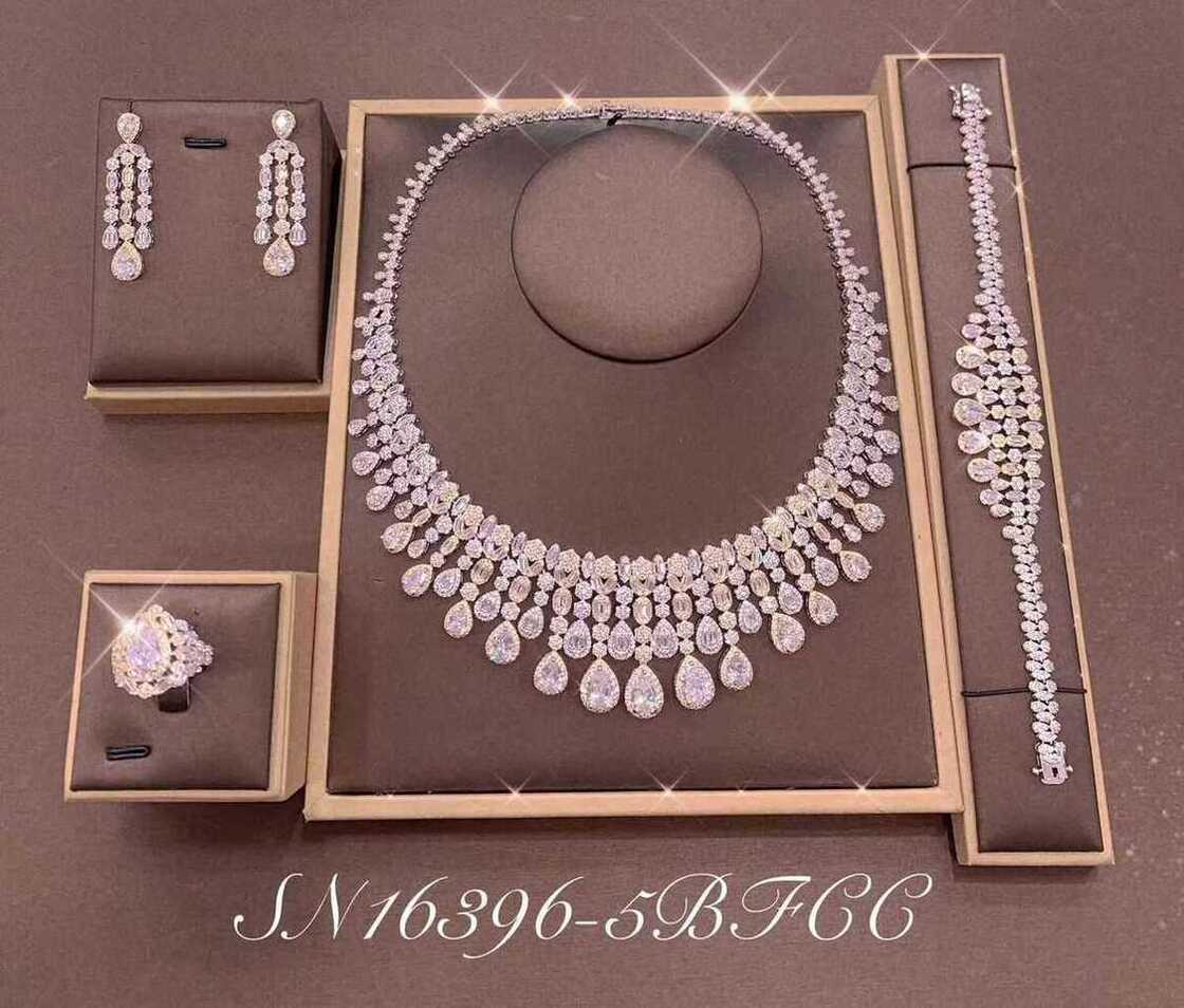 Necklace SN16396-5B