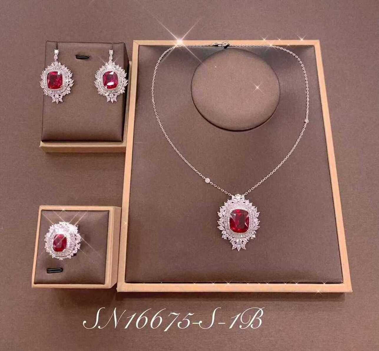 Necklace SN16675-S-1BRED