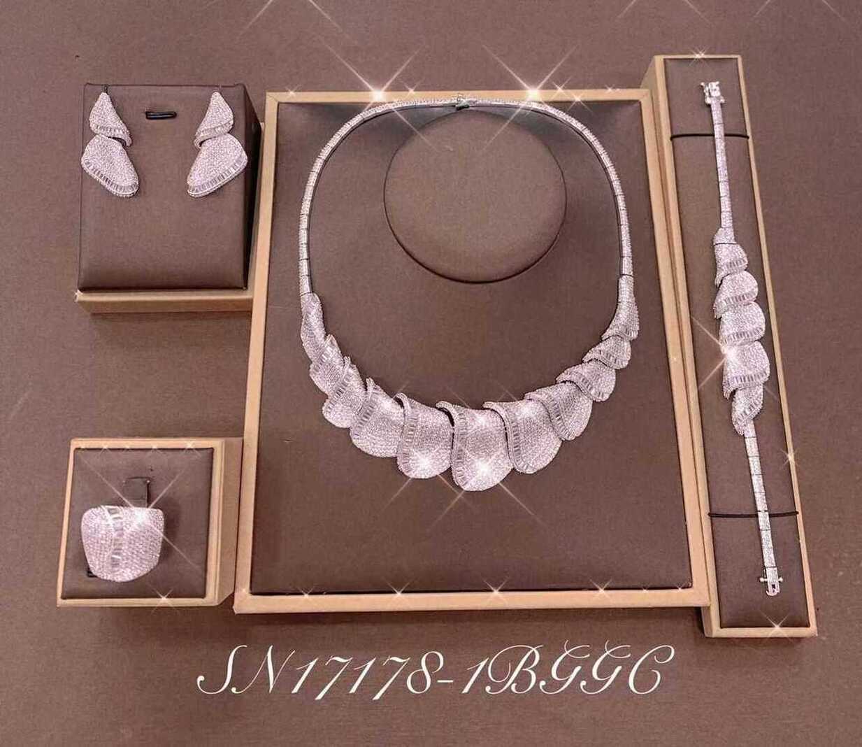 Necklace SN17178-11B