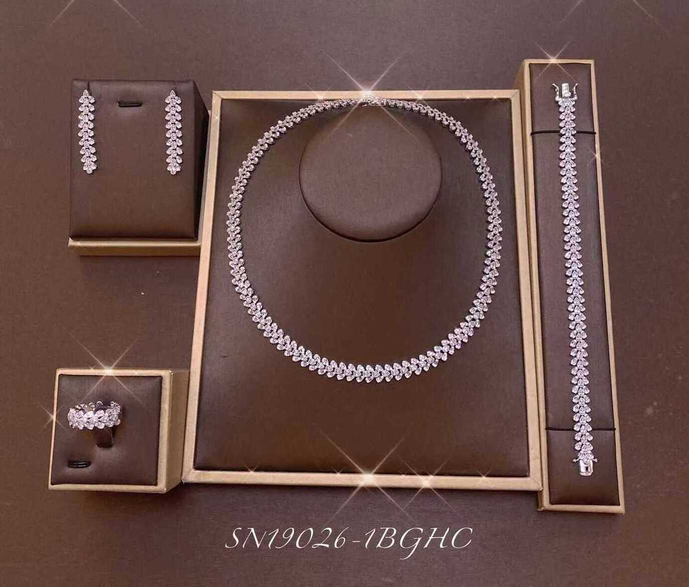Necklace SN19026-1B
